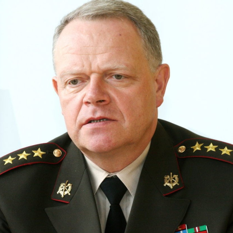 <p>Biju&scaron;ais NBS komandieris Graube: Pāragri spekulēt par drona izcelsmi; tas var būt arī nomaldījies</p>