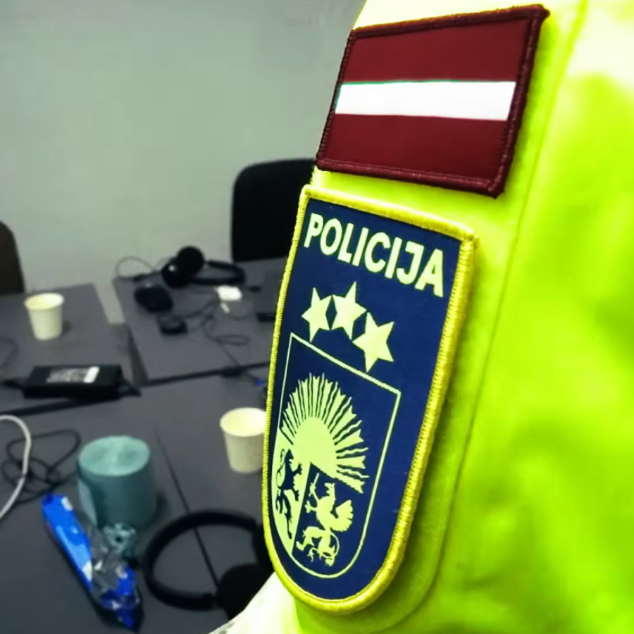 <p>Aizdomās par 1,5 miljonu eiro vērtu IT iepirkumu krāp&scaron;anas lietu aizturēta 21 persona</p>