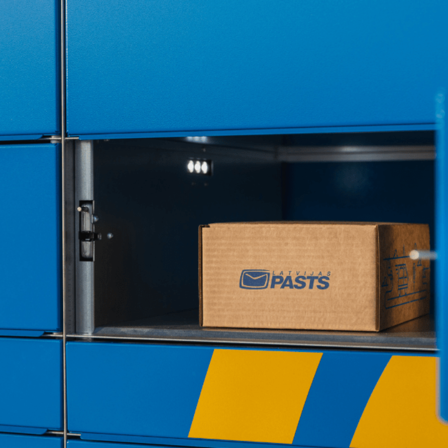 <p>Latvijas pasts" ieviesis iespēju pakomātos izņemt sūtījumus, apliecinot personas identitāti</p>