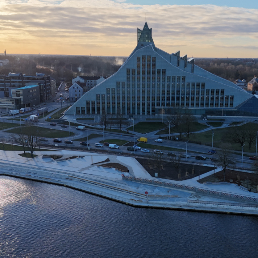 <p>Būvniekam būs jānovēr&scaron; atklātie trūkumi Mūkusalas ielas promenādē</p>