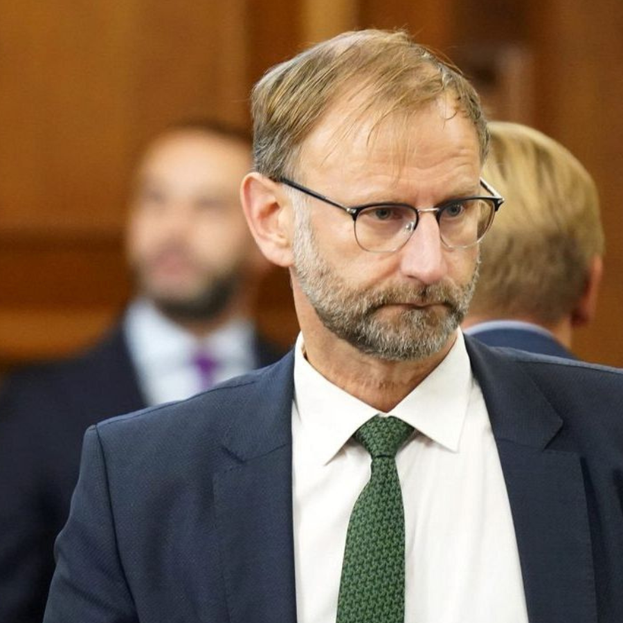 <p>Satiksmes ministrs iztur Saeimas uzticības balsojumu</p>