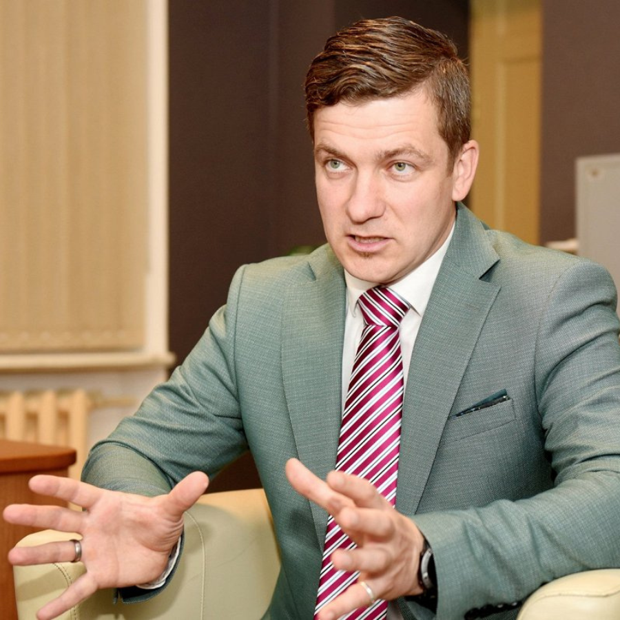 <p>CVK domā aicināt lēmumu par manuālu balsu skaitī&scaron;anu vēlē&scaron;anās pieņemt Saeimai</p>