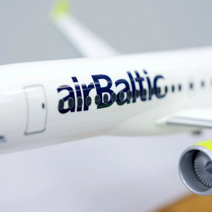 <p>Arodbiedrība: "airBaltic" plāno atlaist ap 100 pilotu un 200 stjuartu</p>