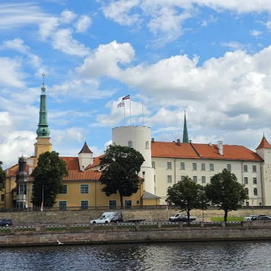 <p>Noskaidroti Latvijas Republikas proklamē&scaron;anas 108. gadadienai veltītā skolēnu rado&scaron;o darbu konkursa laureāti</p>