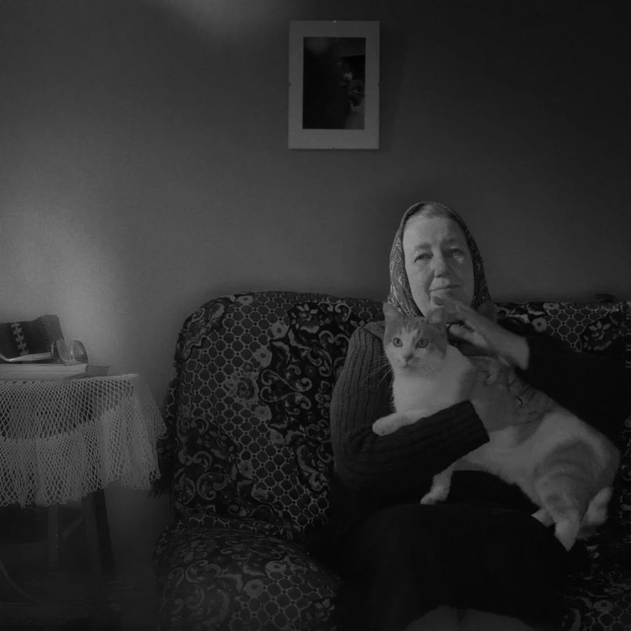 <p>Latvijas pirmizrādi piedzīvo režisores Pakalniņas filma "Es domāju par kaķi"</p>