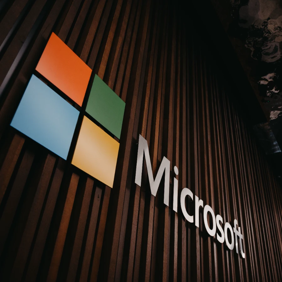 <p>"Microsoft" piedāvā brīvprātīgi aiziet no darba 60 000 darbinieku</p>