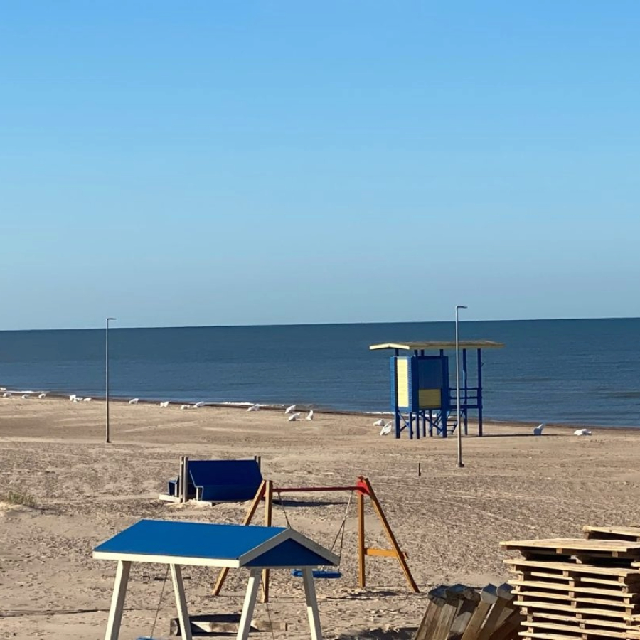 <p>Ventspils piekrastes naftas piesārņojumu pa&scaron;valdība vērtē kā ārkārtēju&nbsp;</p>