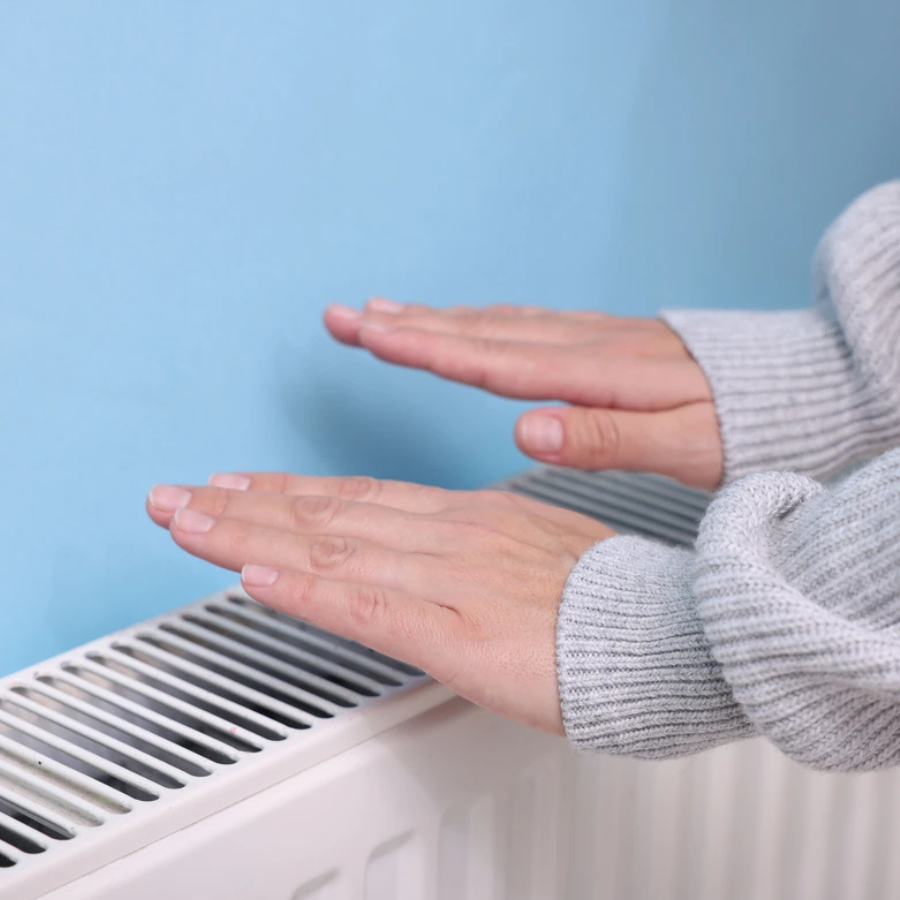 <p>KEM: Apkures sezonā energoresursu pietiks, bet jārēķinās ar cenu riskiem</p>