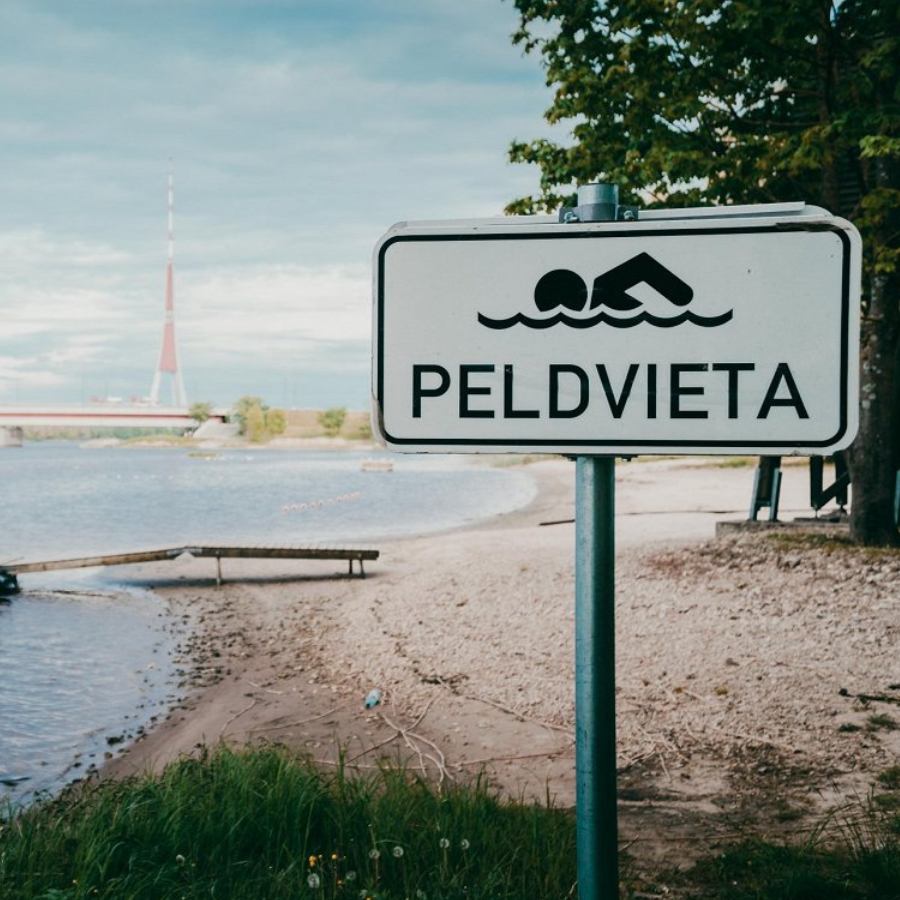 <p>Latvijā noslēdzas oficiālā peldsezona</p>